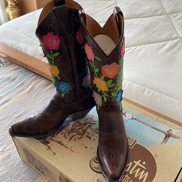 Vintage Justin Cowgirl Boots - Picture 11 of 11
